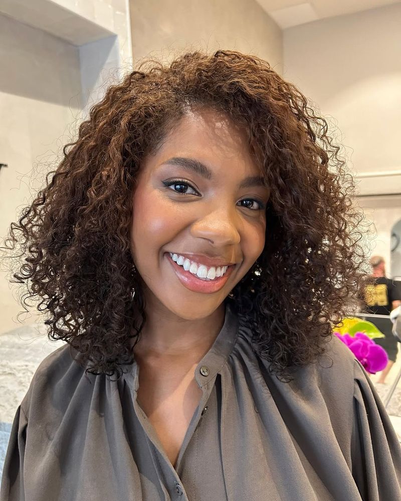 Natural Curls for Oval Faces